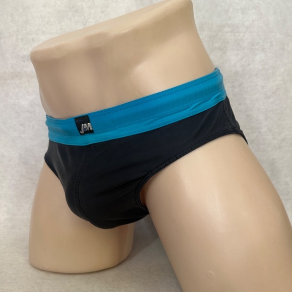 JM Pouch Swim Briefs Medium 32 Gently worn 80% nylon / 20% spandex Lined crotch - Picture 2 of 4